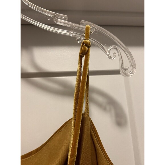 Urban Outfitters Dress Gold Velvet Open Back Mini dress Size Large Game Day Hoco - Picture 5 of 7